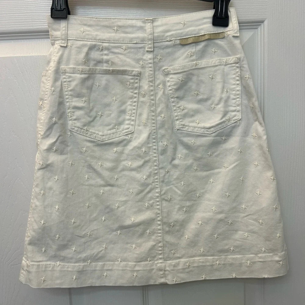 ! stella mccartney EMBELLISHED BUTTON-FRONT A-LINE SKIRT IN SNOW - Picture 5 of 12